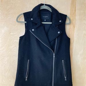 Black wool Banana Republic vest. Never been worn. Excellent condition